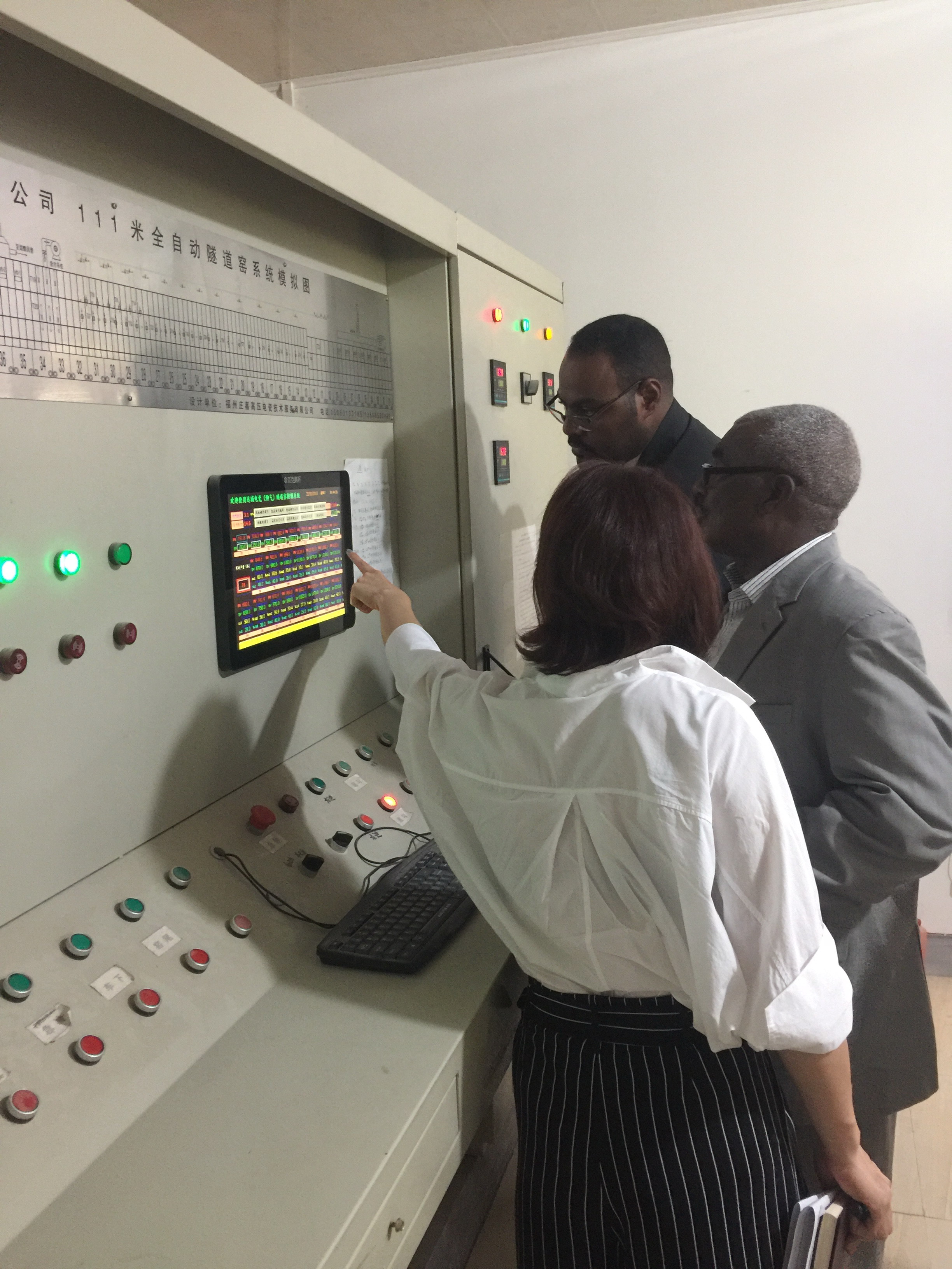 اجتازت شركتنا بنجاح قبول المصنع من مكتب الطاقة الكهربائية في السودان.